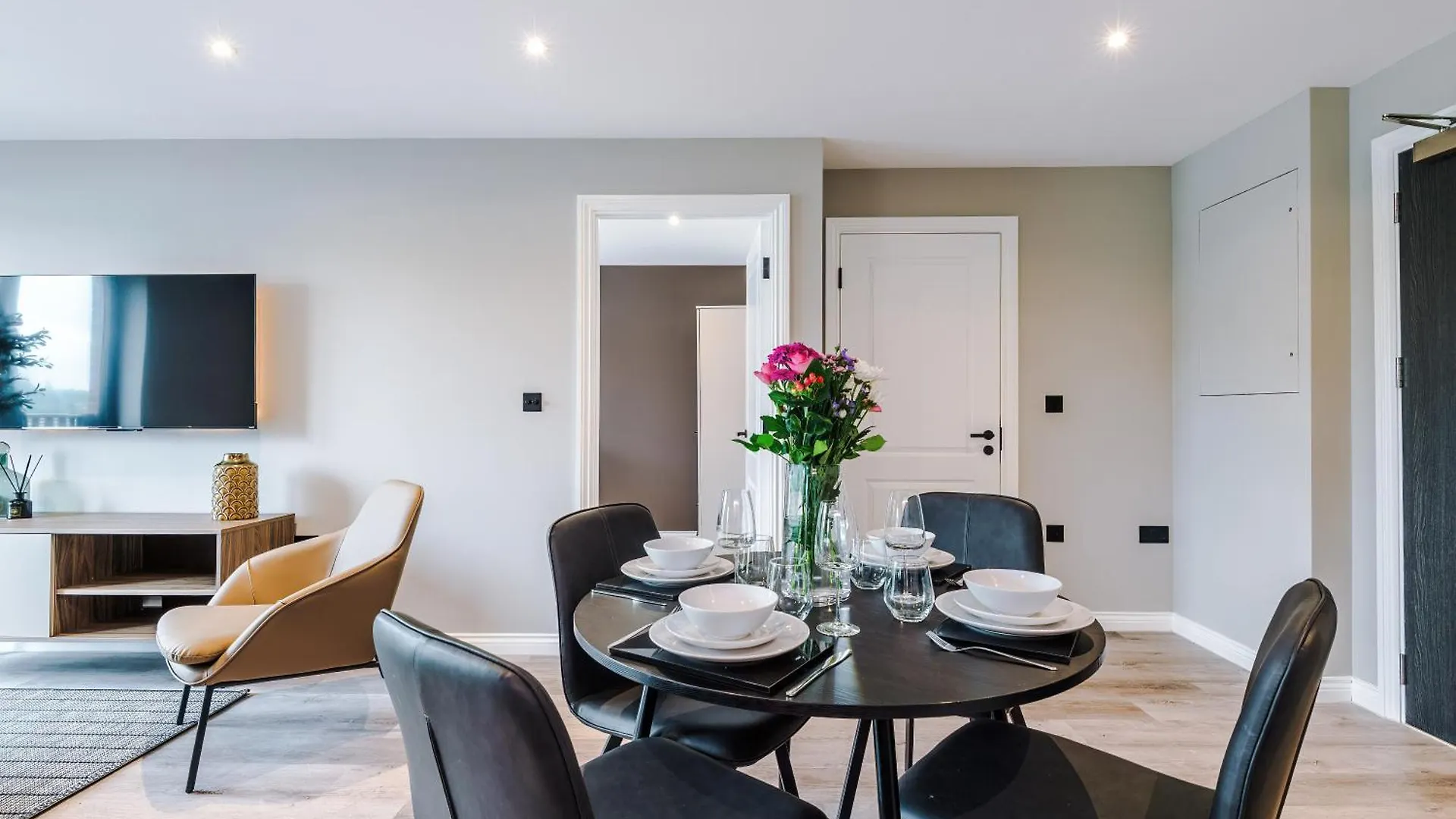 Stylish Leeds City Centre Flat - Free Parking 아파트